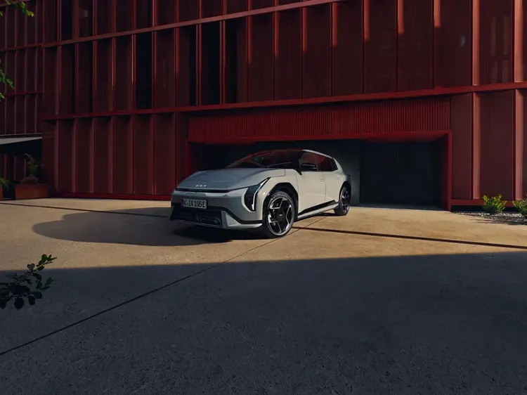 b1e4kia-ev4-5dr-my26-exterior-8.webp