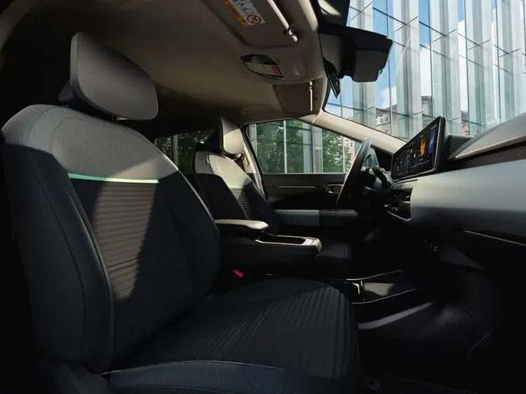 bda9kia-ev4-5dr-my26-interior-8.webp